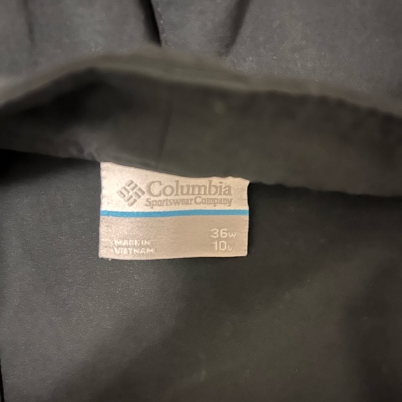 Men’s 36” Columbia Shorts - Picture 2 of 3